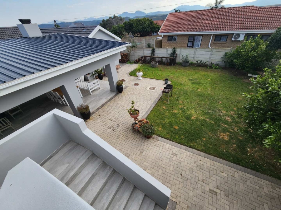 5 Bedroom Property for Sale in Fraaiuitsig Western Cape